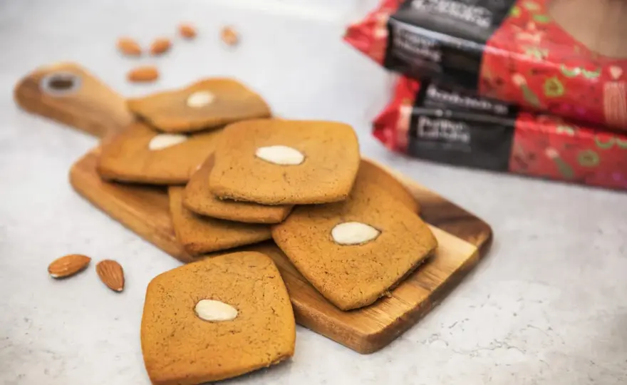 Pepparkakor med mandel - Baka spröda småkakor som proffsen
