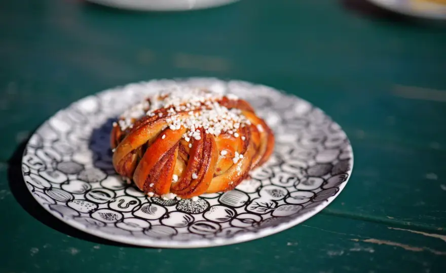 Saftiga kanelbullar med kardemumma - så lyckas du