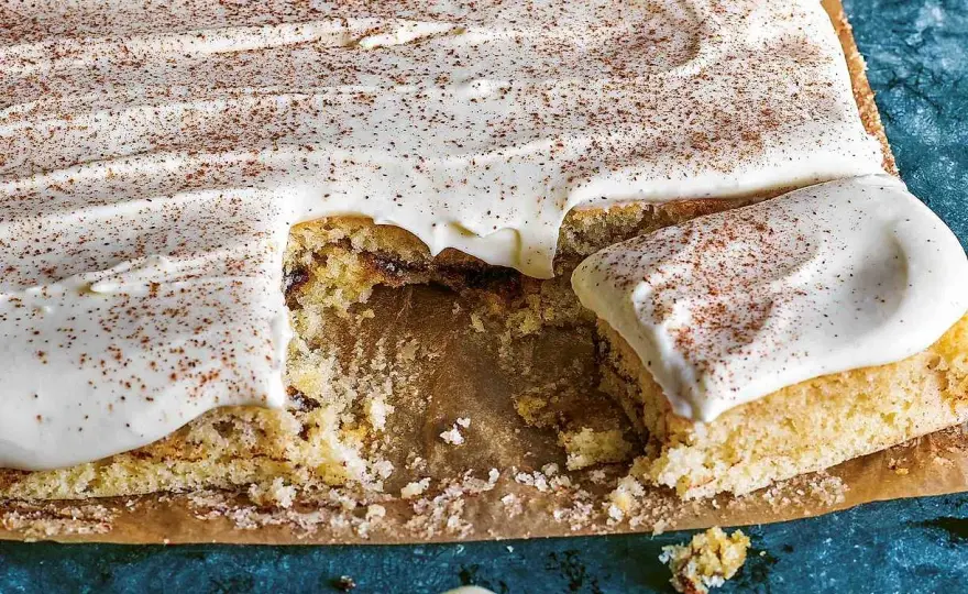 Sockerkaka med kanelsmul - Baka perfekt fika i långpanna