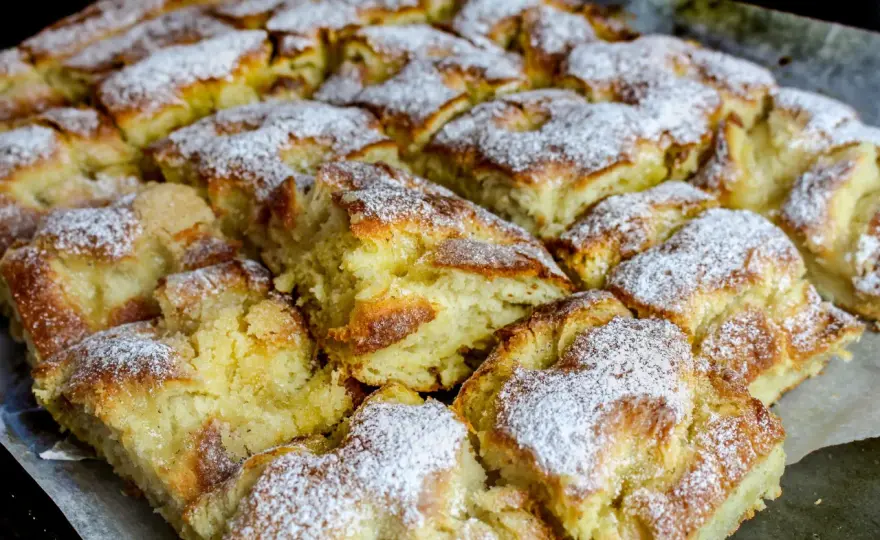 Långpannebullar med vaniljkräm - Baka saftiga bullar till många