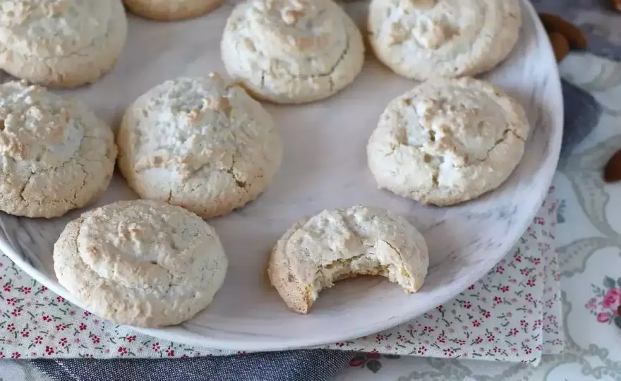 Amaretti - Baka krispiga kakor med seg mitt - Recept & tips