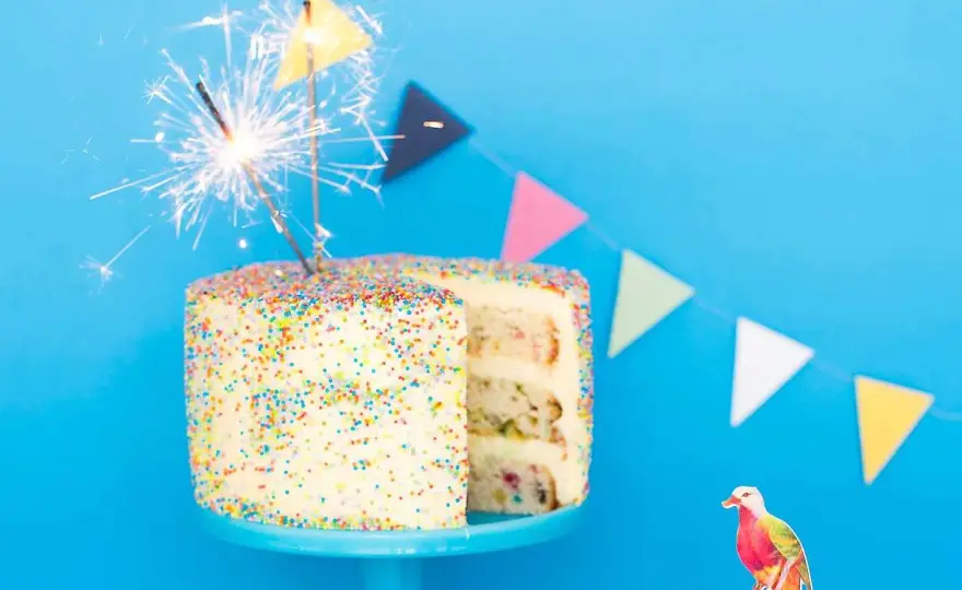 Funfetti tårta - Baka perfekt med strössel som håller!